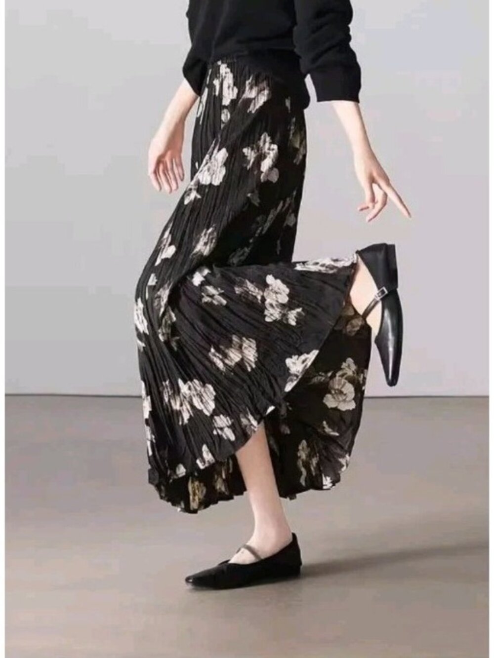 Styleworks Crinkle Maxi Skirt Floral Black & White Small NWOT